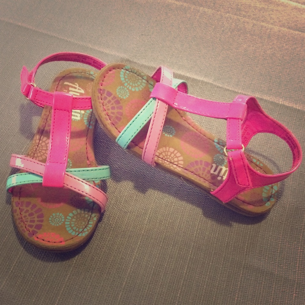 ADORABLE Girls Toddler Sandals